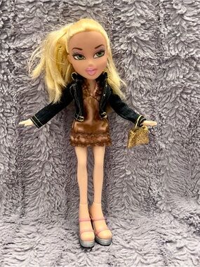 2001 Bratz Chloe in First Date Fashion Pack